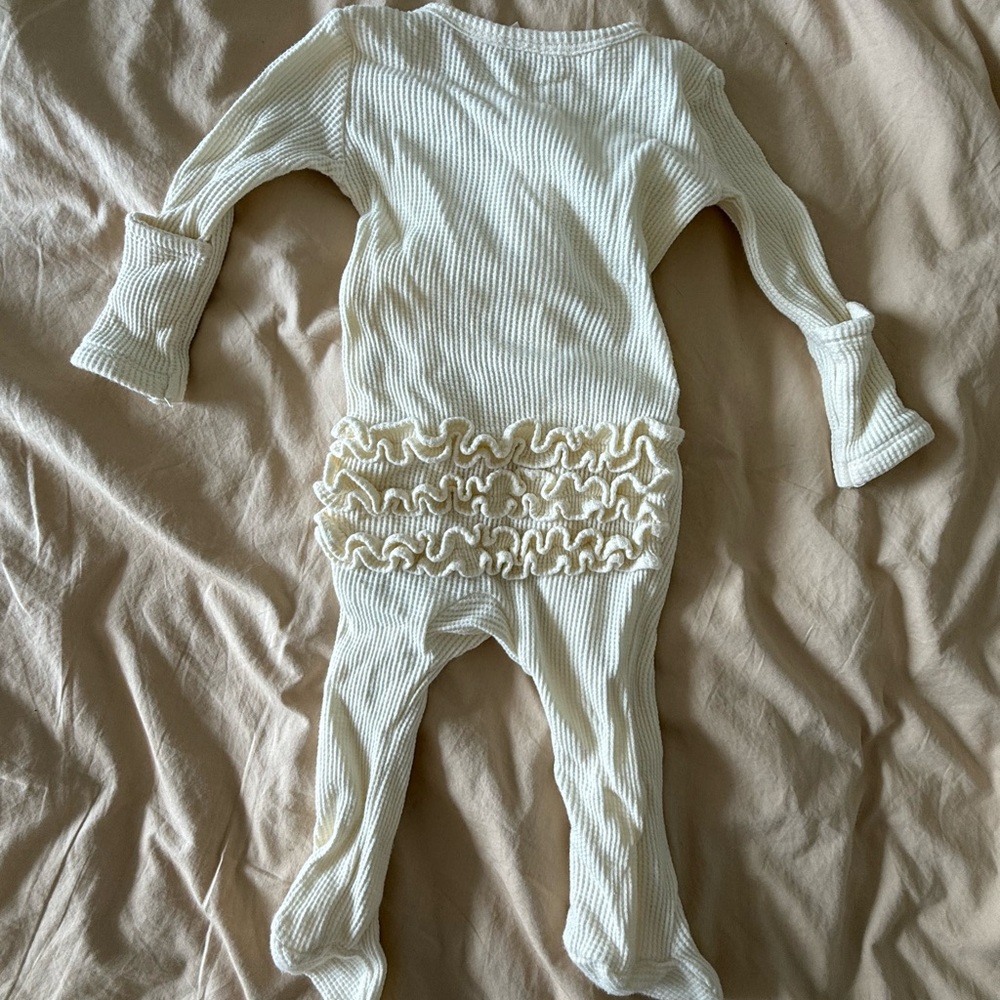 Cream Ruffled Baby 2-way zip - Picture 3 of 5